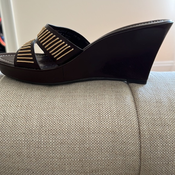 Franco Sarto leather wedge sandals in chocolate brown. Made in Brazil - Picture 4 of 7